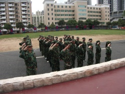 行政人员军训
